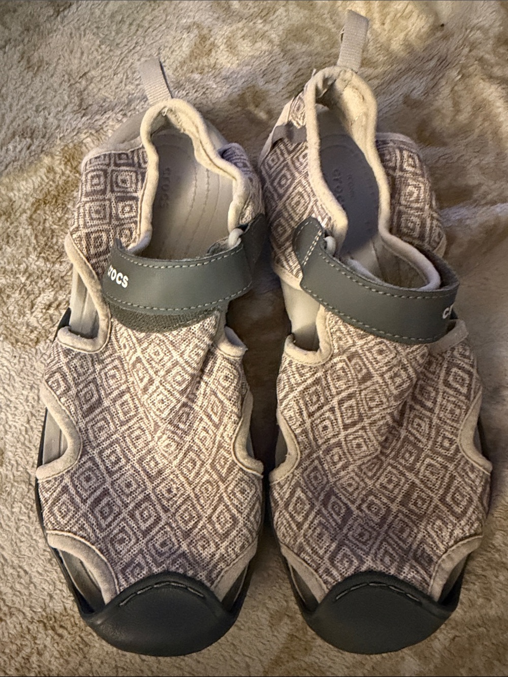 Crocs Swiftwater Graphic Mesh Sandals Tan Taupe Geometric Water Shoes W9